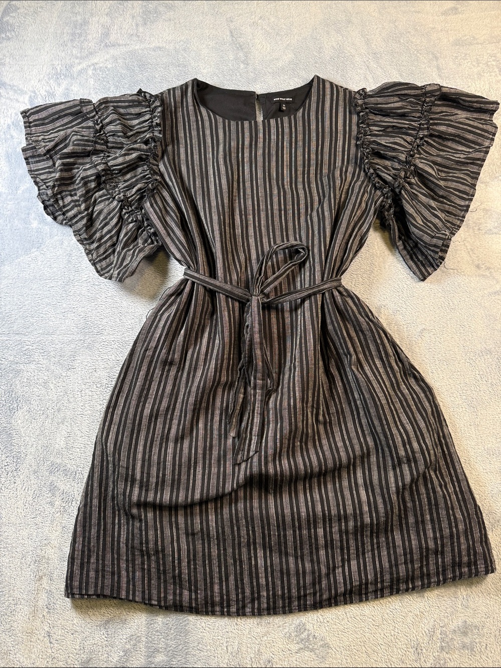 Who What Wear Black and Gray Striped Midi Dress with Ruffled Sleeves